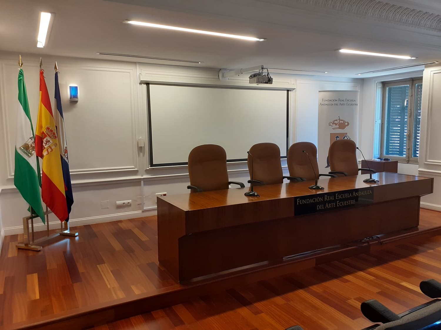 REAL ESCUELA DE ARTE ECUESTRE - SALAS DE CONFERENCIAS - imagen 2